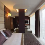 Hassuites Hotel *