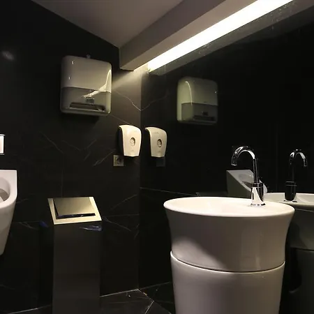 Hassuites Hotell