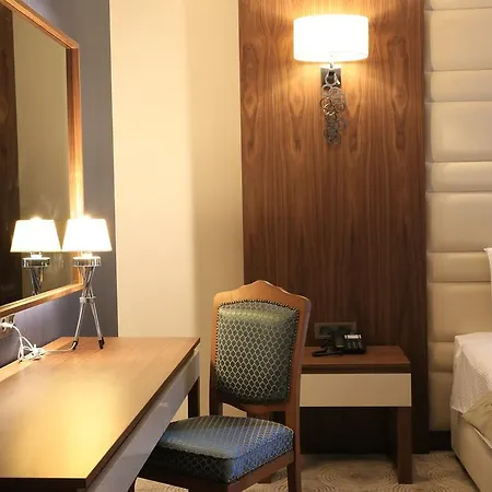 Hassuites Hotell