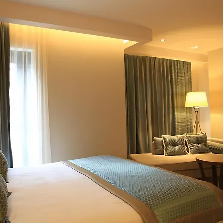 Hassuites Hotell *