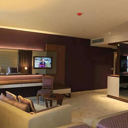 Hassuites Hotell